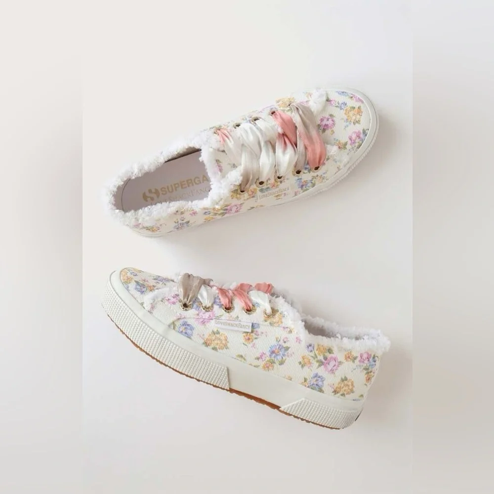 Superga White Floral Canvas Low Top Lace-Up Sneakers Logo Accent Rubber Sole 9.5